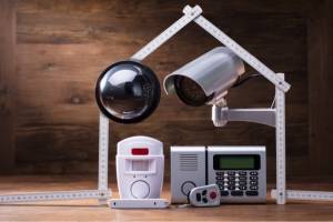 Vous hésitez entre caméra de surveillance et système d’alarme?
