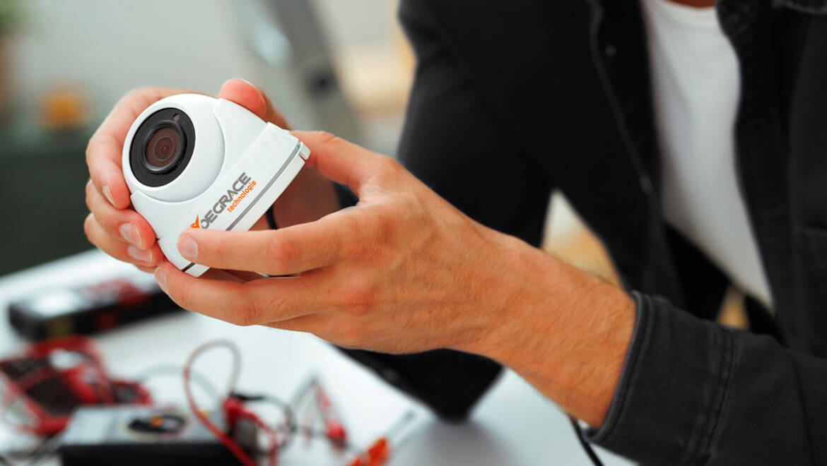 La différence entre Caméra de Surveillance et Système d’Alarme : Quelle technologie choisir pour la sécurité de votre entreprise ?